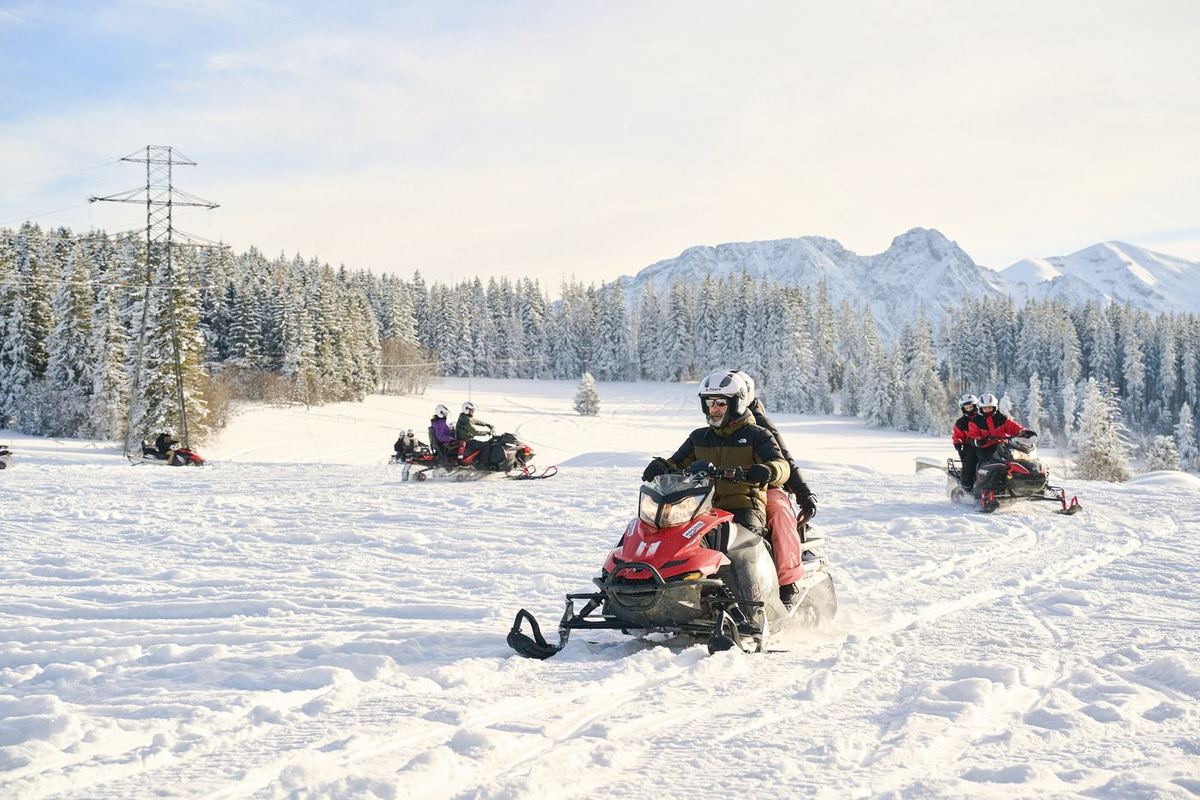Grupa na skuterach śnieżnych Snow Safari pod Tatrami